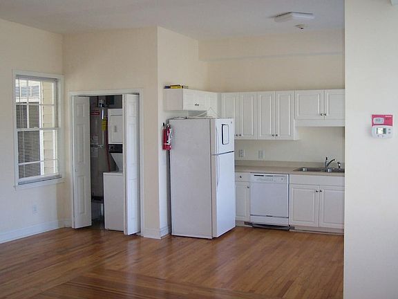 kitchen area with washer/dryer