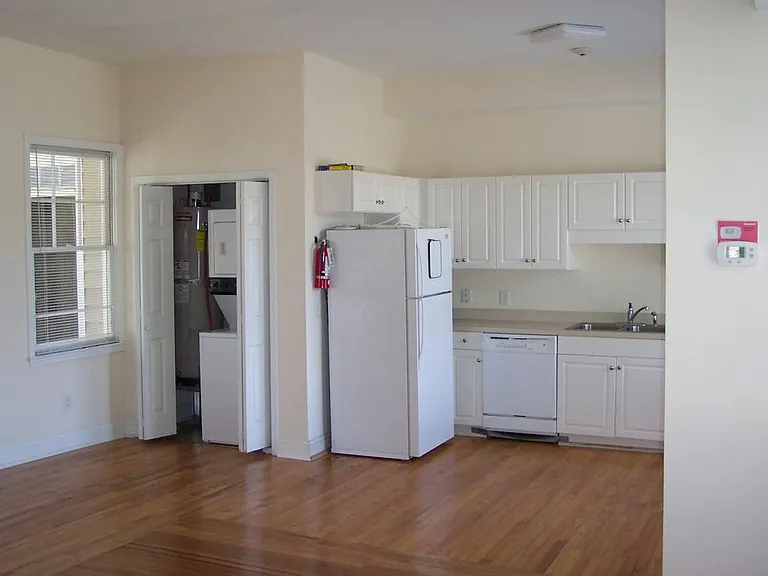 living room/kitchen