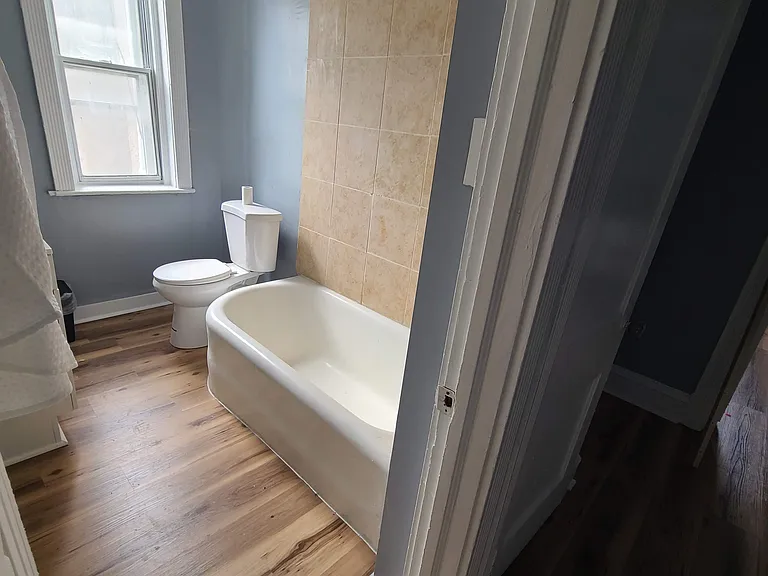 210 Long Ln — Photo 17