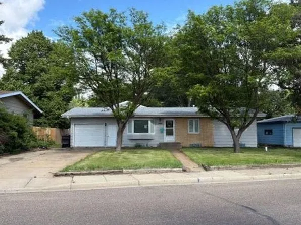 1060 4th Ave E, Dickinson, ND 58601
