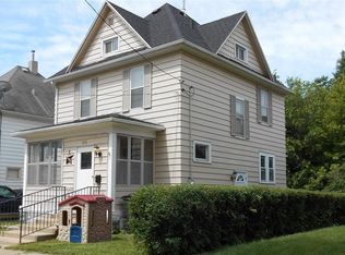 908 W 8th St, Waterloo, IA 50702