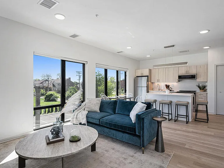 7410 Kercheval Ave #201 — Photo 8