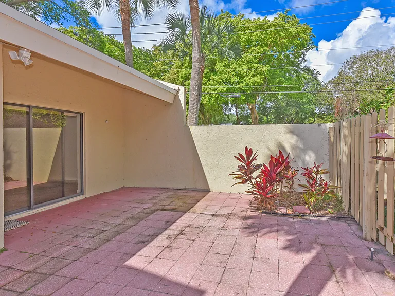 1400 NW 9th Ave #B-8 — Photo 29