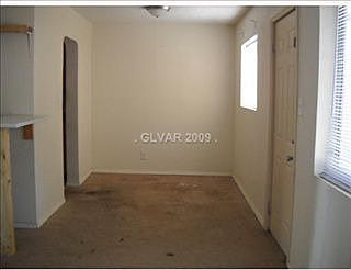 4th image of 1800 Wengert Ave