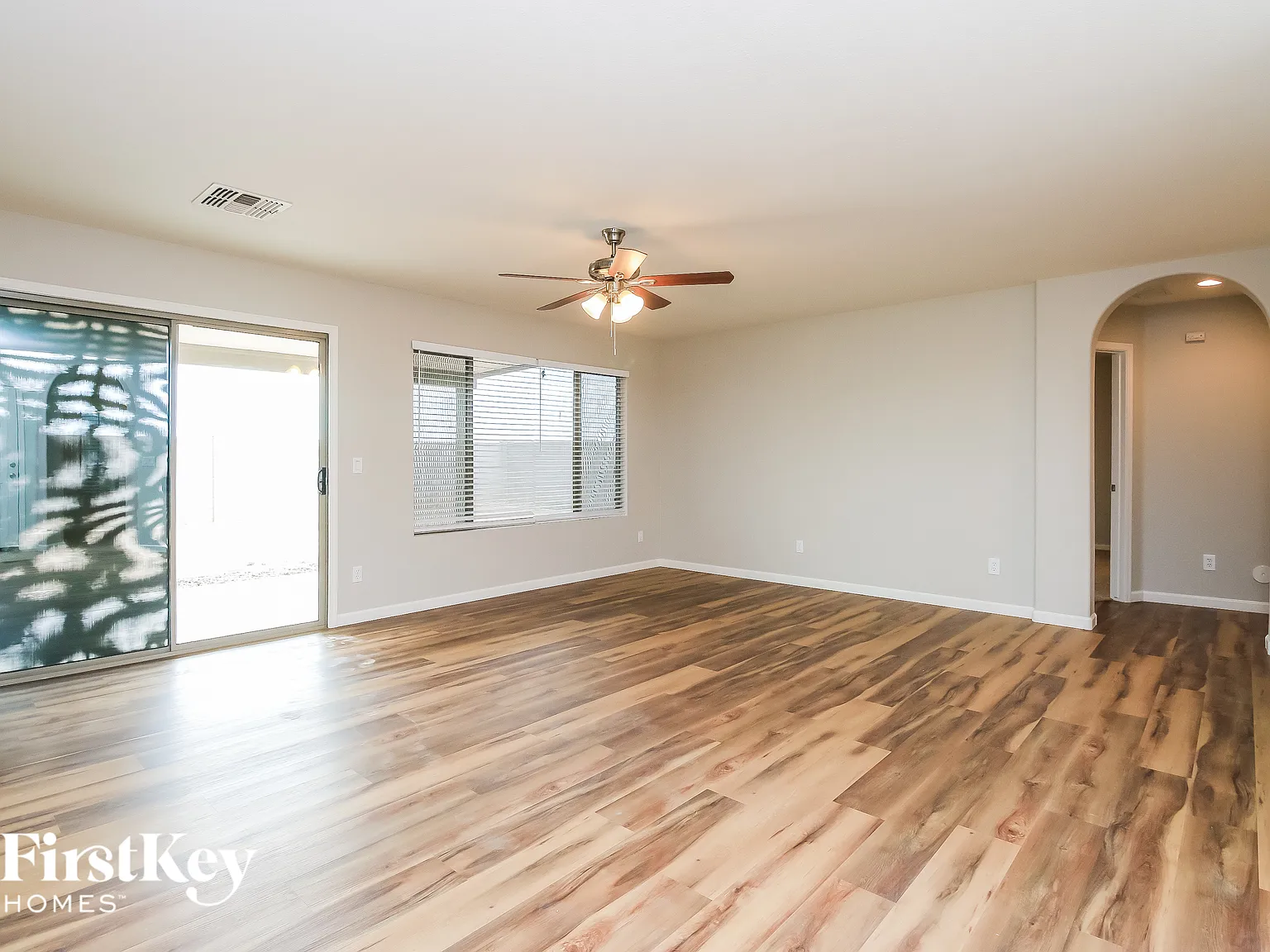 4 bed, 2.0 bath, 1698 sqft, $2,080 — Photo 2