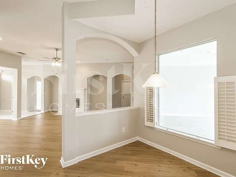 1528 Walnut Creek Dr — Photo 4