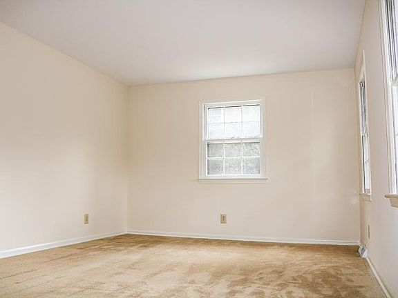 3rd image of 3105 Shallowford Dr
