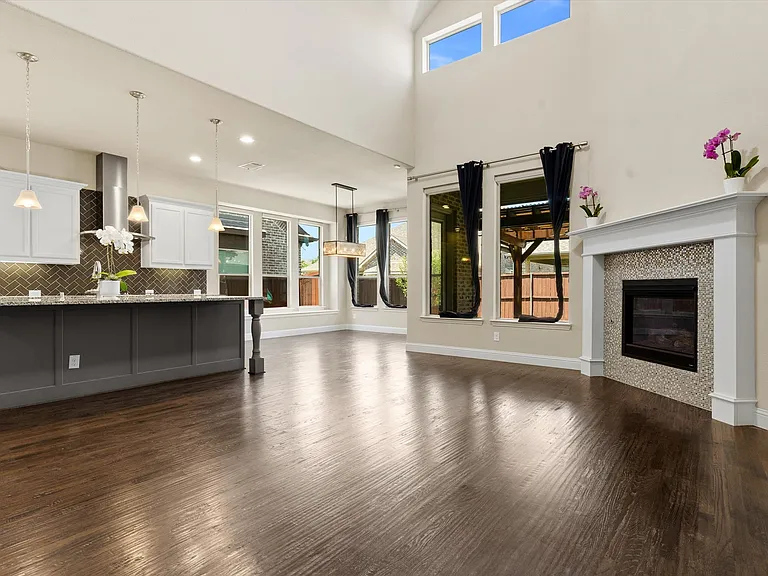 2703 Navarro Trl — Photo 7