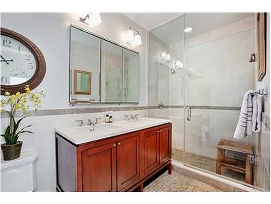 Sold by Douglas Elliman | media 24
