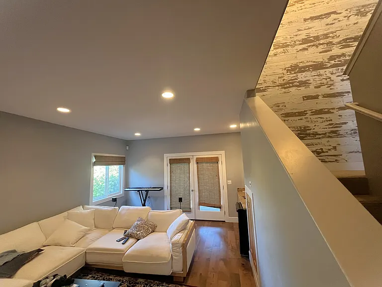 324 Selma St — Photo 32