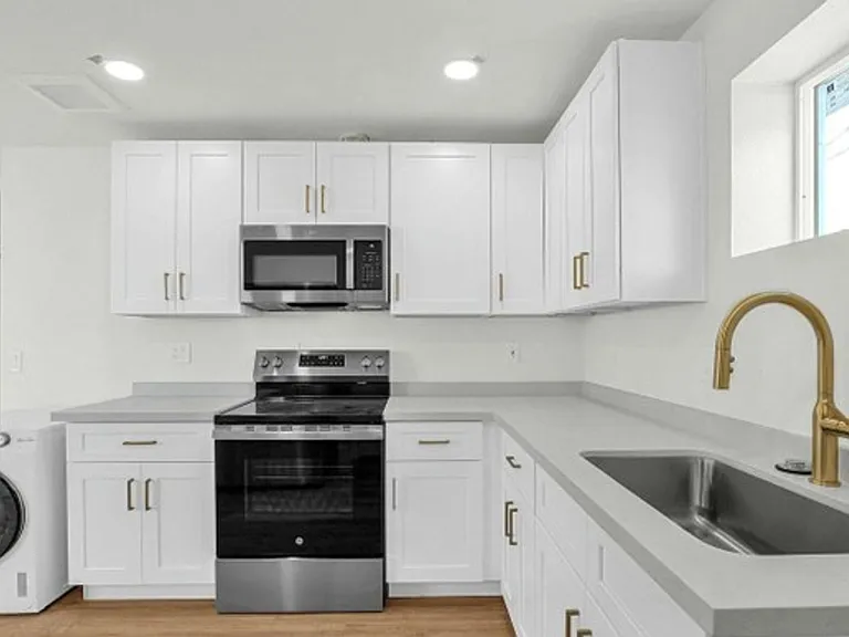 Newly Renovated 2 Bedroom, 1 Bath, with Stainless Appliances! — Photo 40