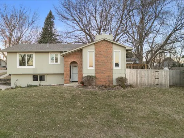 318 Ridgeway Dr, Glenwood, IA 51534