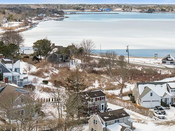 4th image of 8 Kingsbury Way