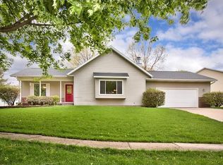 2055 Vista Cir NW, Cedar Rapids, IA 52405