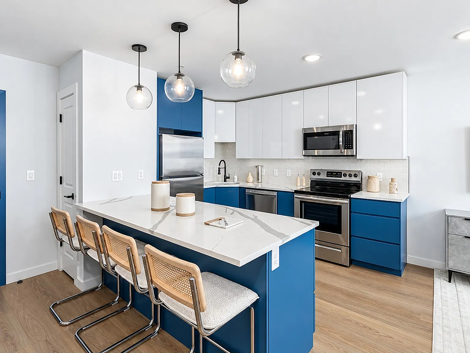 2 bed, 850 sqft, $2,850 — Photo 1
