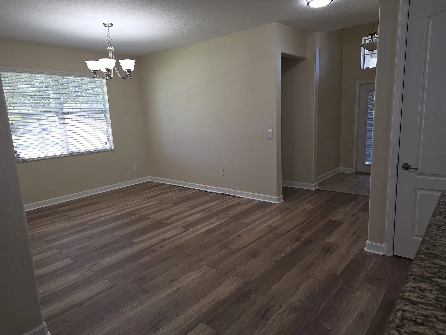 4 bed, 2287 sqft, $2,650 — Photo 4
