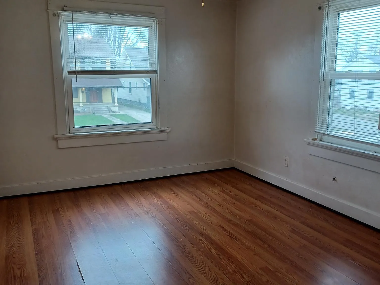 3 bed, 2000 sqft, $1,400 — Photo 2