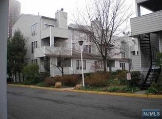 721 Mainsail Ln, Secaucus, NJ 07094