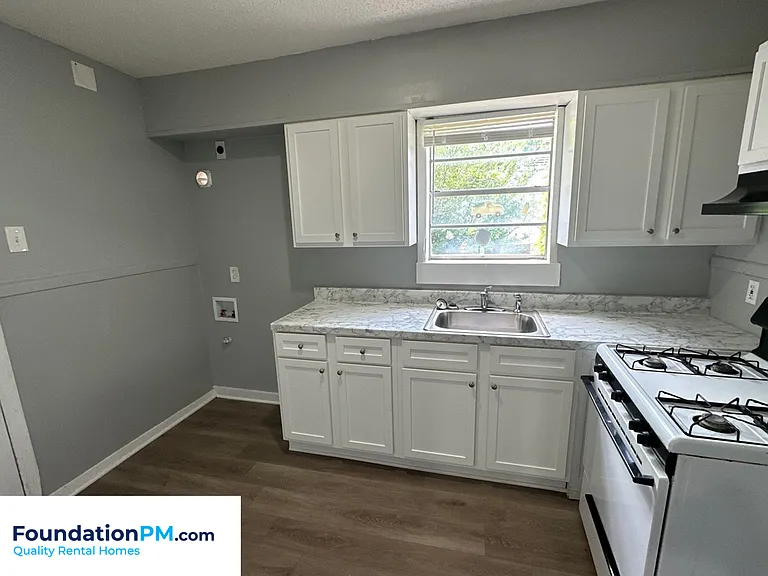 1748 Benning St — Photo 3