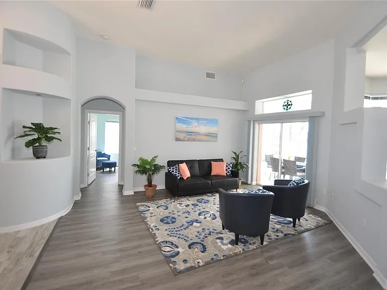16 Cedarwood Ct — Photo 6