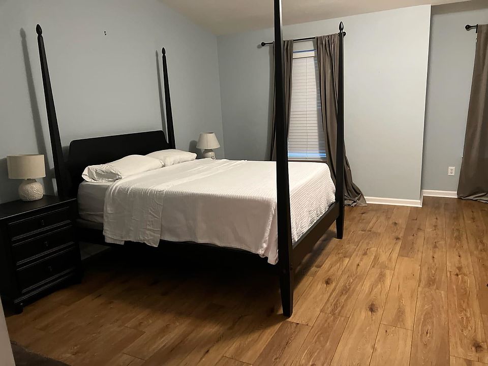 2nd image of 2211 Valley Edge Dr Unit 106