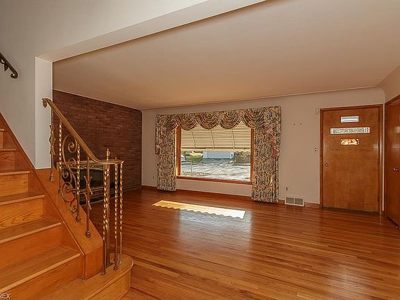 4th image of 23361 Blackstone Ave