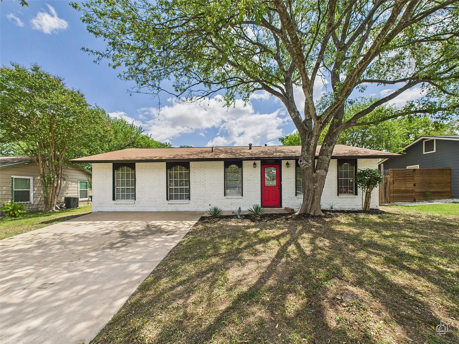 3 bed, 2.0 bath, 1444 sqft, $2,550 — Photo 2