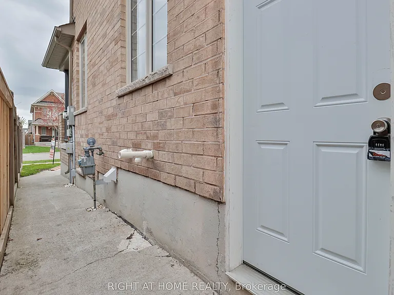 186 Cosgrove Dr #BASEMENT — Photo 5
