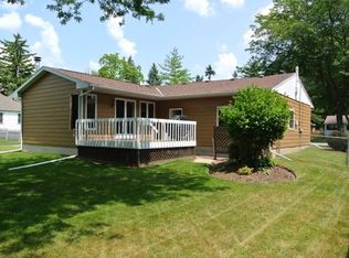 1313 Queen Anne St, Woodstock, IL 60098