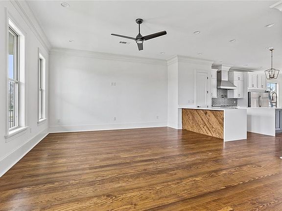 4th image of 3000 Taft Park St