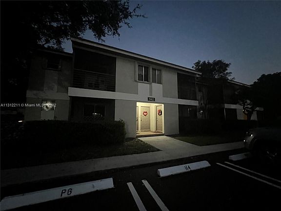 4th image of 502 Gardens Dr APT 101