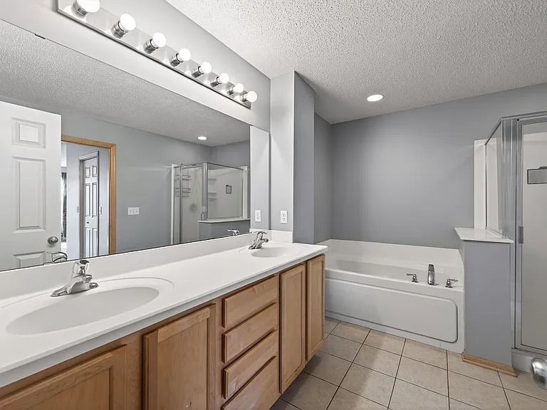 12210 Urbank St NE #B — Photo 9
