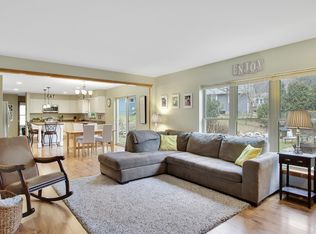 214 W Park Ave, Hartland, WI 53029