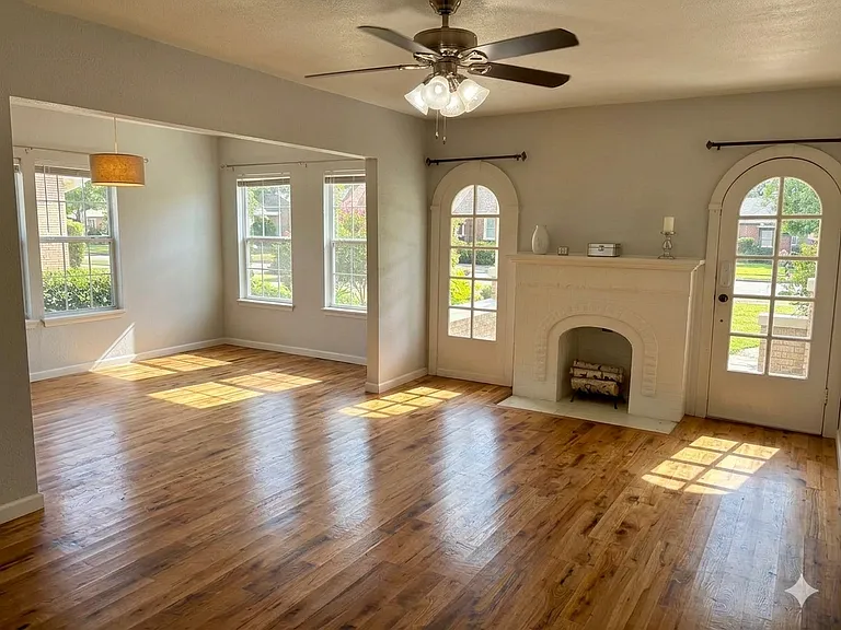 832 S Indianapolis Ave — Photo 3