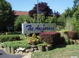 126 Mariners Way, Copiague, NY 11726