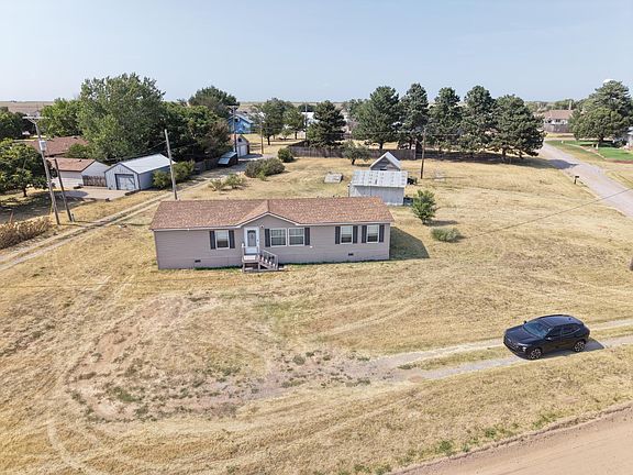 2nd image of 701 Railroad St