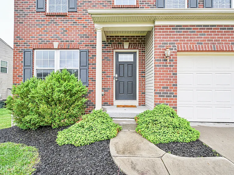 8453 Forest Valley Dr — Photo 2
