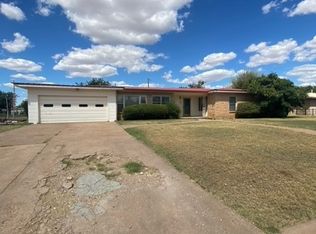 807 E Johnston St, Rotan, TX 79546