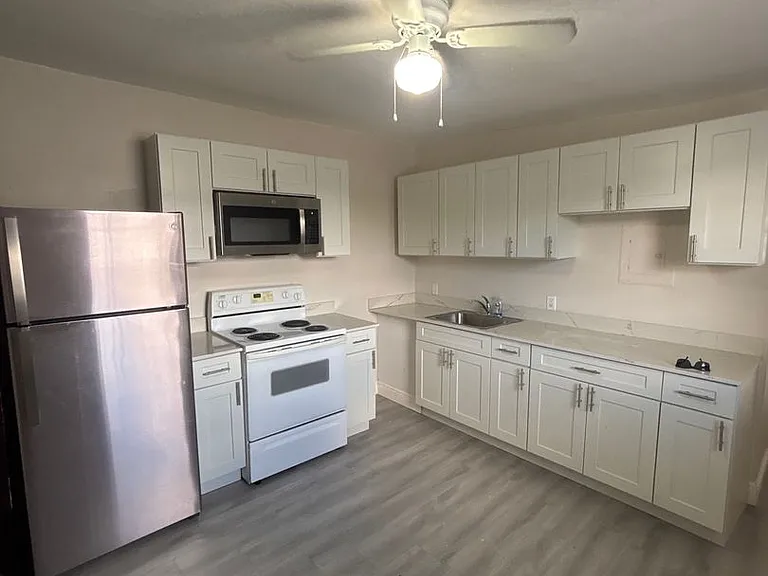 100 SW 18th Ct — Photo 7