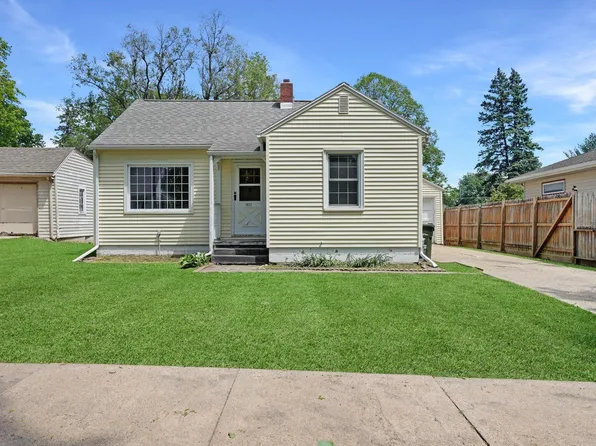 1922 Iowa St, Cedar Falls, IA 50613