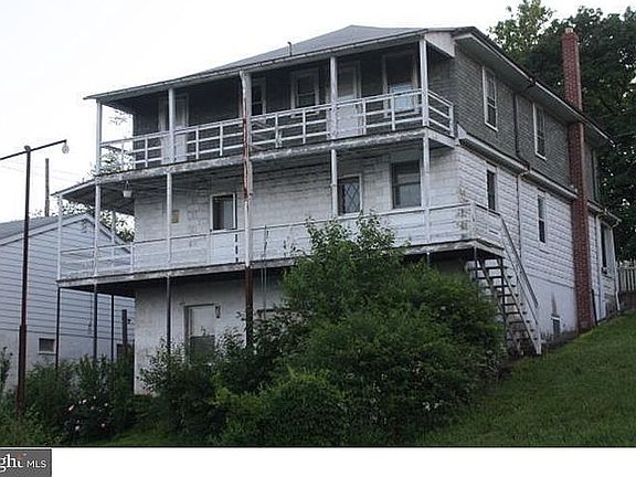 5th image of 145 Chestnut St