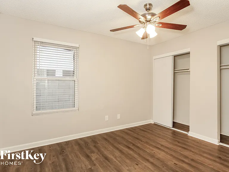13269 N 56th Ave — Photo 11