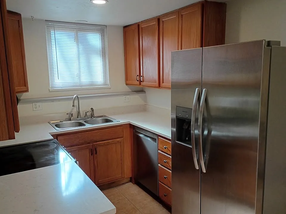 Building Photo - 1525 Holly St #101