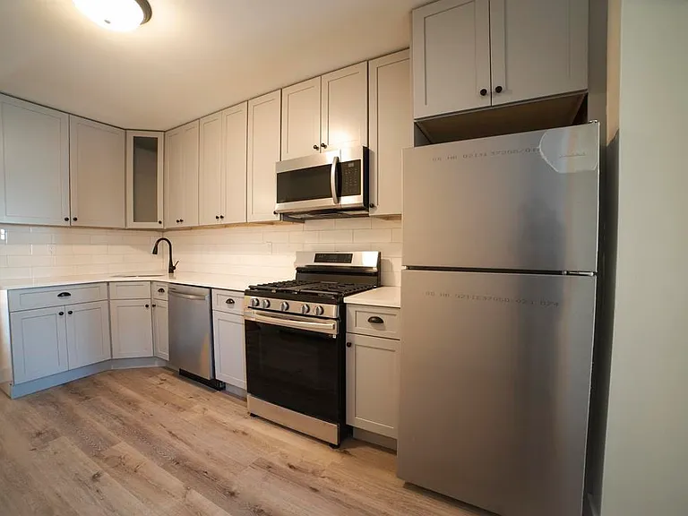 206 48th St #3 — Photo 7