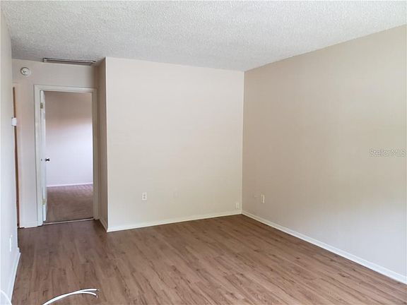 3rd image of 3121 Oaklawn Ave