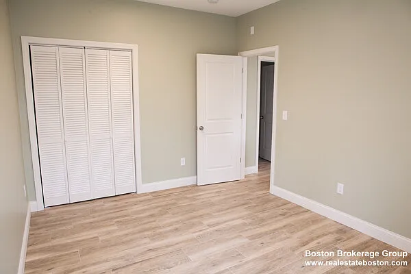 10 Roxbury St #10 — Photo 3
