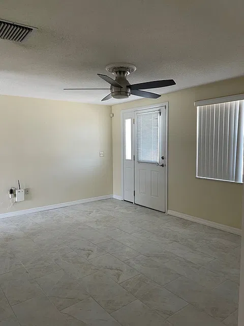 3 bed, 876 sqft, $1,495 — Photo 3