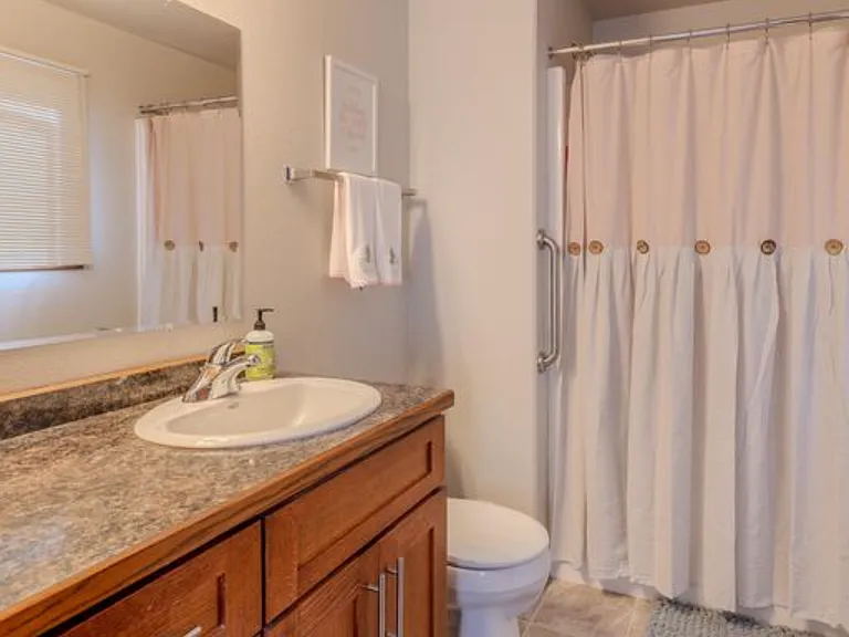 1770 E Calgary Ave — Photo 10