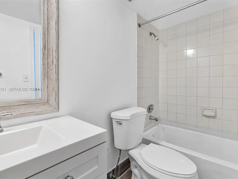 7601 E Treasure Dr #506 — Photo 27