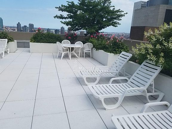 4th image of 301 E 79th St APT 20C
